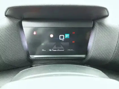 Photo 9 Citroën C4 e- 136 ch Automatique