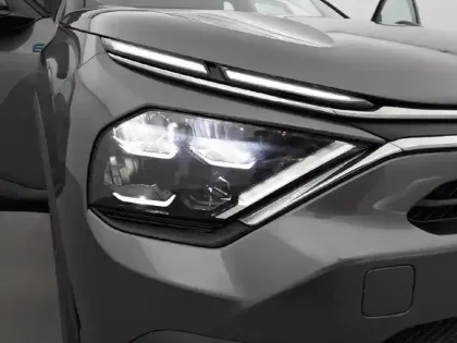 Photo 15 Citroën C4 e- 136 ch Automatique