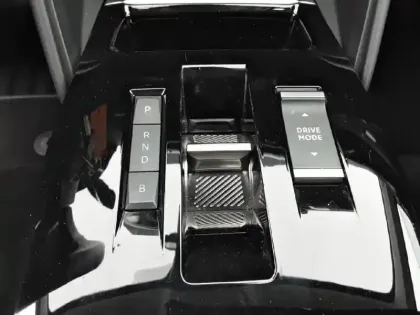 Photo 13 Citroën C4 e- 136 ch Automatique