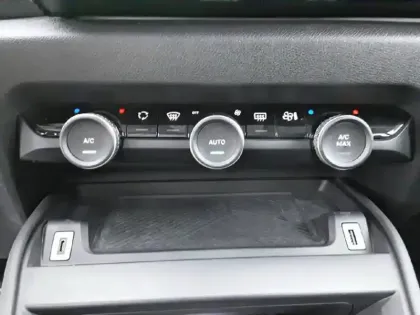 Photo 25 Citroën C4 e- 136 ch Automatique