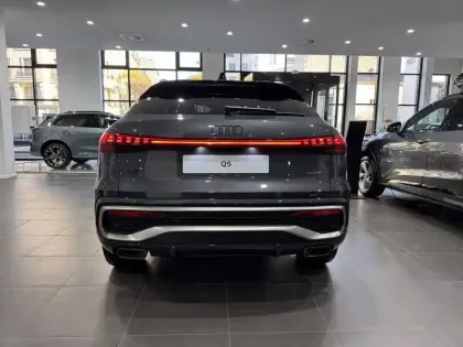 Photo 10 Audi Q5  Sportback TFSI 204 ch Hybride S tronic 7 Quattro