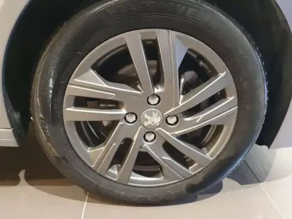 Photo 40 Peugeot 208  PureTech 100 S&S BVM6