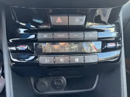 Photo 59 Peugeot 2008  1.2 PureTech 130ch S&S BVM6