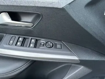 Photo 69 Peugeot 3008  Hybrid 145 e-DCS6