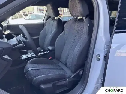 Photo 13 Peugeot 2008  Hybrid 145 e-DCS6