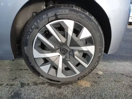 Photo 18 Peugeot 208  100 S&S BVM6