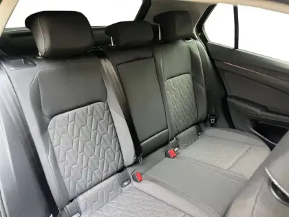 Photo 16 Volkswagen Golf  1.5 eHybrid 204 DSG6