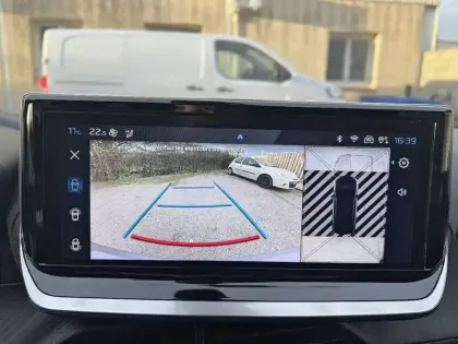 Photo 12 Peugeot 2008  PureTech 100 S&S BVM6