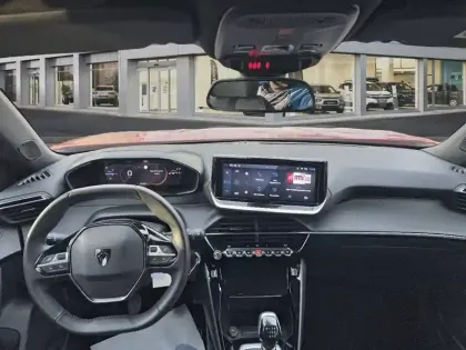 Photo 39 Peugeot 2008  PureTech 100 S&S BVM6