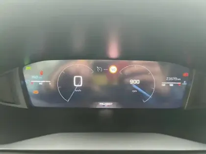 Photo 27 Peugeot 2008  PureTech 100 S&S BVM6