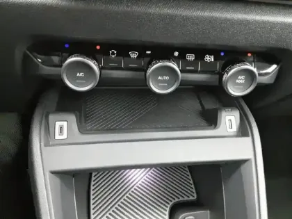 Photo 20 Citroën C4  PureTech 130 EAT8