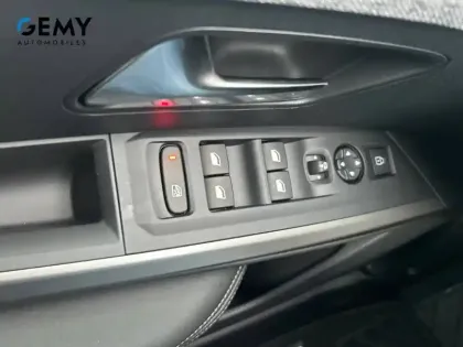 Photo 100 Peugeot 3008  Hybrid 145 e-DCS6