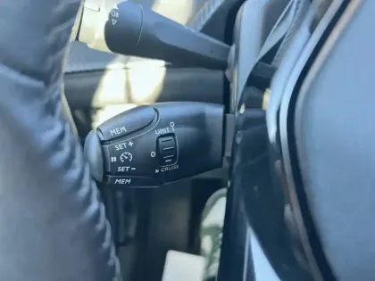 Photo 63 Peugeot 208  BlueHDi 100 S&S BVM6