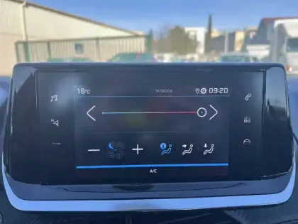 Photo 35 Peugeot 208  BlueHDi 100 S&S BVM6