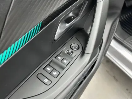 Photo 61 Peugeot 2008  BlueHDi 130 S&S EAT8