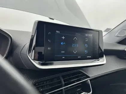 Photo 41 Peugeot 2008  BlueHDi 130 S&S EAT8