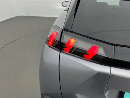 Photo 60 Peugeot 2008  BlueHDi 130 S&S EAT8