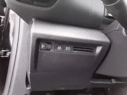 Photo 21 Citroën C4 e- 136 ch Automatique