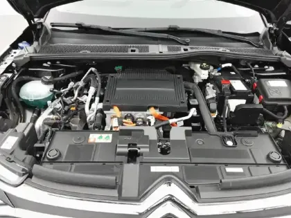 Photo 14 Citroën C4 e- 136 ch Automatique