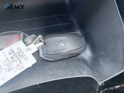 Photo 29 Peugeot 2008  Electrique 136 ch