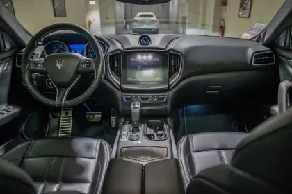 Photo 8 Maserati Ghibli  3.0 V6 Bi-Turbo 350