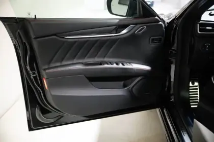 Photo 12 Maserati Ghibli  3.0 V6 Bi-Turbo 350