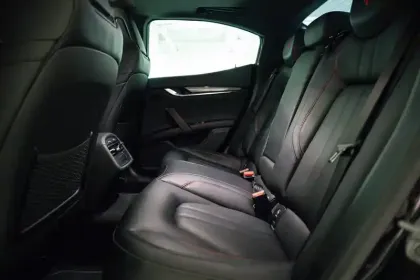 Photo 10 Maserati Ghibli  3.0 V6 Bi-Turbo 350