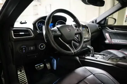 Photo 6 Maserati Ghibli  3.0 V6 Bi-Turbo 350