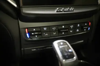 Photo 15 Maserati Ghibli  3.0 V6 Bi-Turbo 350