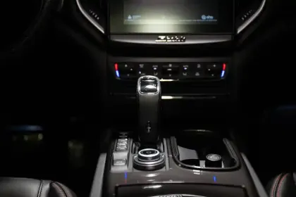 Photo 14 Maserati Ghibli  3.0 V6 Bi-Turbo 350