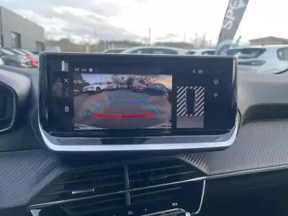 Photo 25 Peugeot 208  Hybrid 110 e-DCS6 série spéciale ENVY