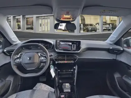 Photo 9 Peugeot 208  Hybrid 110 e-DCS6 série spéciale ENVY