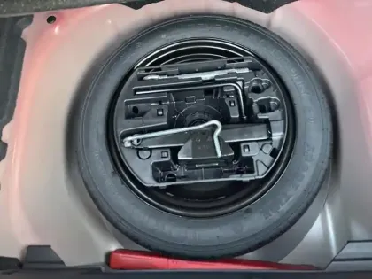 Photo 26 Peugeot 208  Hybrid 110 e-DCS6 série spéciale ENVY