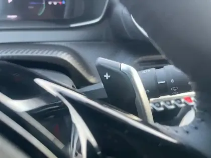 Photo 15 Peugeot 208  Hybrid 110 e-DCS6 série spéciale ENVY