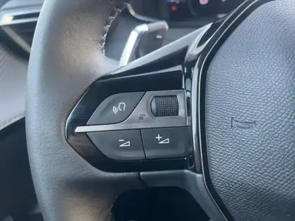 Photo 18 Peugeot 208  Hybrid 110 e-DCS6 série spéciale ENVY