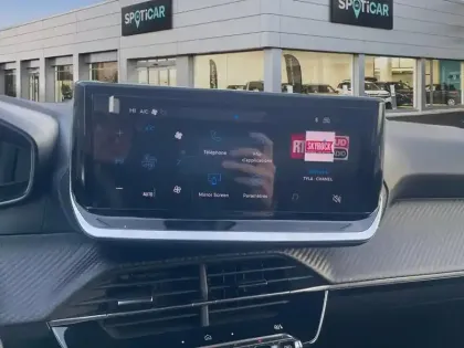 Photo 10 Peugeot 208  Hybrid 110 e-DCS6 série spéciale ENVY