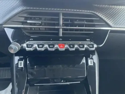 Photo 12 Peugeot 208  Hybrid 110 e-DCS6 série spéciale ENVY