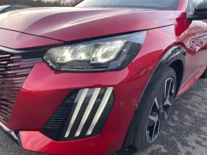 Photo 13 Peugeot 208  Hybrid 110 e-DCS6 série spéciale ENVY