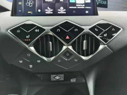 Photo 12 DS DS 3  Hybride 136 e-DCT6 Pallas