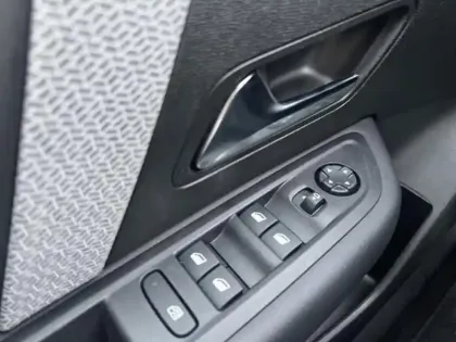 Photo 11 Citroën C4  PureTech 130ch S&S Shine