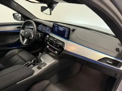 Photo 7 BMW Serie 5 Série 5 545eA xDrive 394ch M Sport Steptronic
