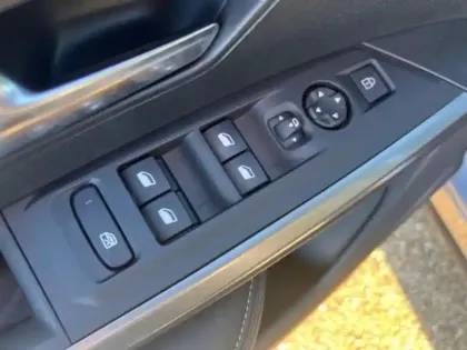 Photo 11 Peugeot 3008  1.2 Hybrid 136ch Allure e-DCS6