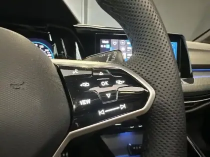 Photo 8 Volkswagen Golf  1.5 eTSI OPF 150ch R-Line DSG7