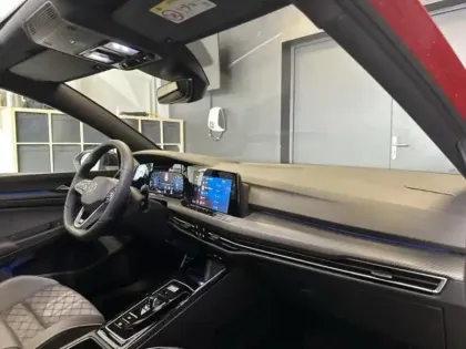 Photo 11 Volkswagen Golf  1.5 eTSI OPF 150ch R-Line DSG7