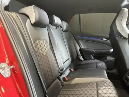 Photo 5 Volkswagen Golf  1.5 eTSI OPF 150ch R-Line DSG7