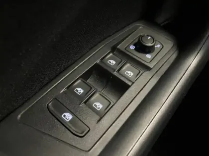 Photo 12 Volkswagen T-roc  1.5 TSI Evo2 150ch VW Edition DSG7