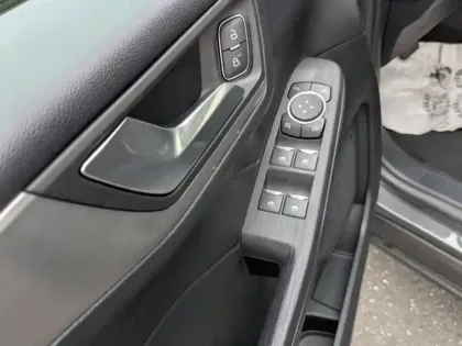 Photo 10 Ford Kuga  2.5 Duratec 190ch FHEV E85 Titanium BVA