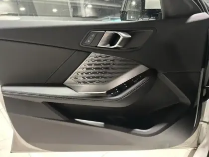 Photo 10 BMW Serie 1 Série 1 120A 170ch M Sport Design DKG7