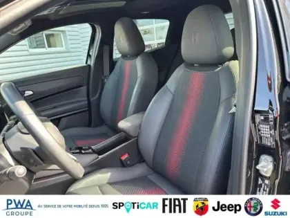 Photo 8 Alfa Romeo Junior  1.2 Ibrida 145ch Premium e-DCT6