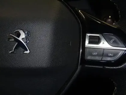 Photo 14 Peugeot 2008  e- 136ch GT